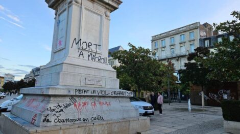 La statue de Desaix vandalisée Photo 7 Jours à Clermont